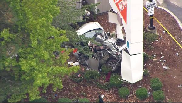 PHOTOS: Police investigate two-vehicle crash in Bothell