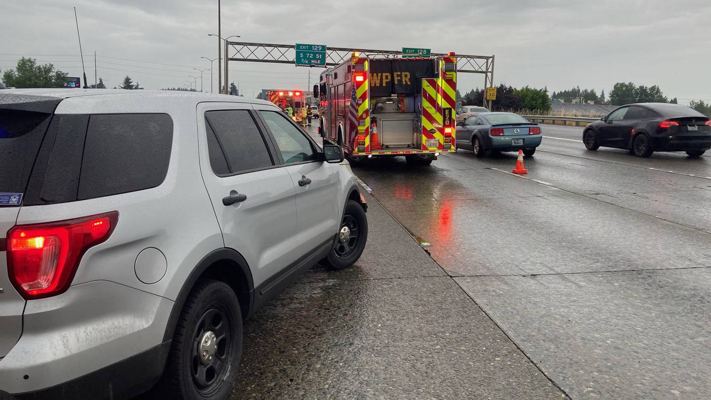 Fatal motorcycle crash on I-5, traffic backed up – KIRO Seattle