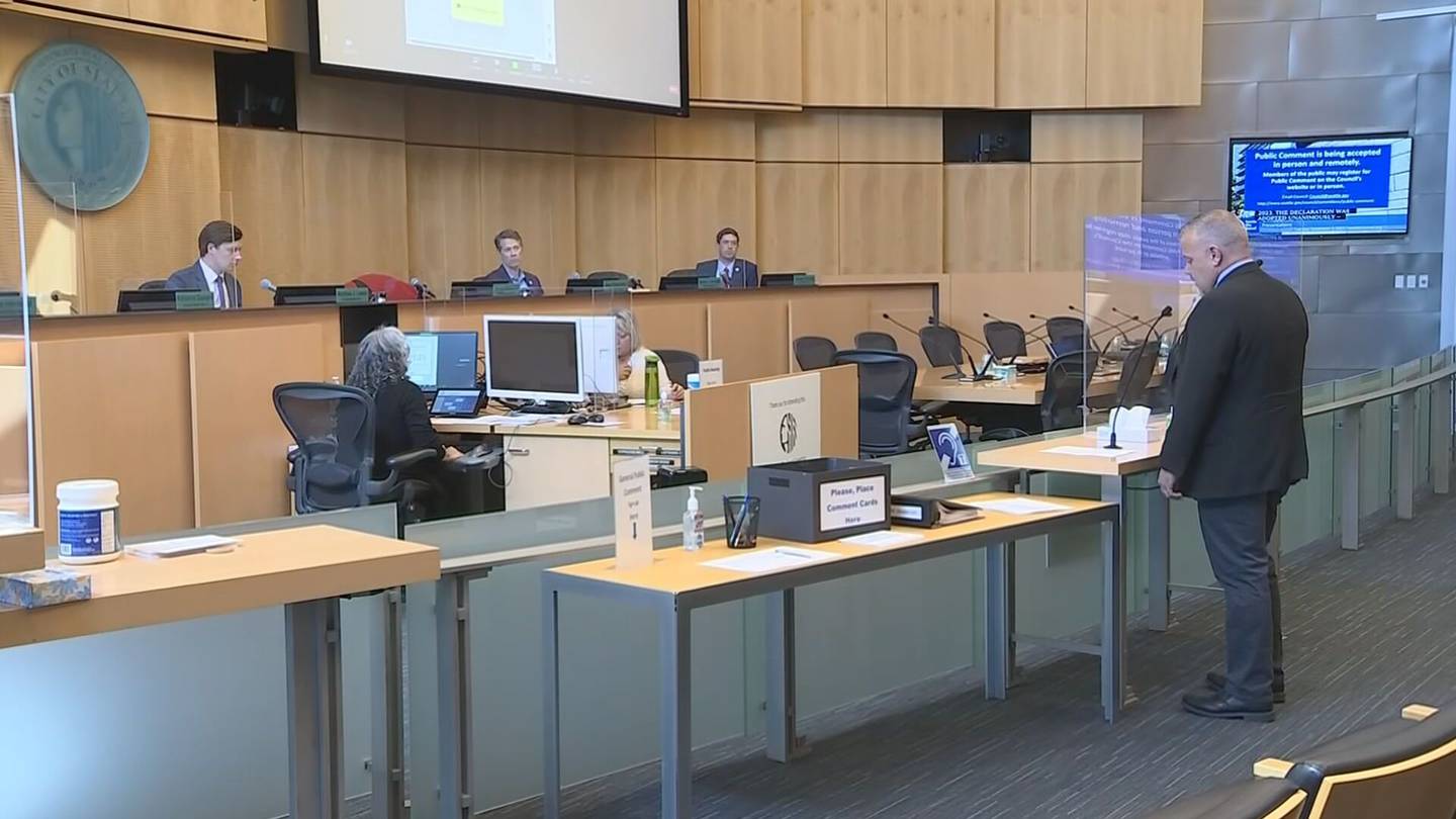 康纳甘市长在西雅图市议会会议上回应托尔特水坝虚假警报事件