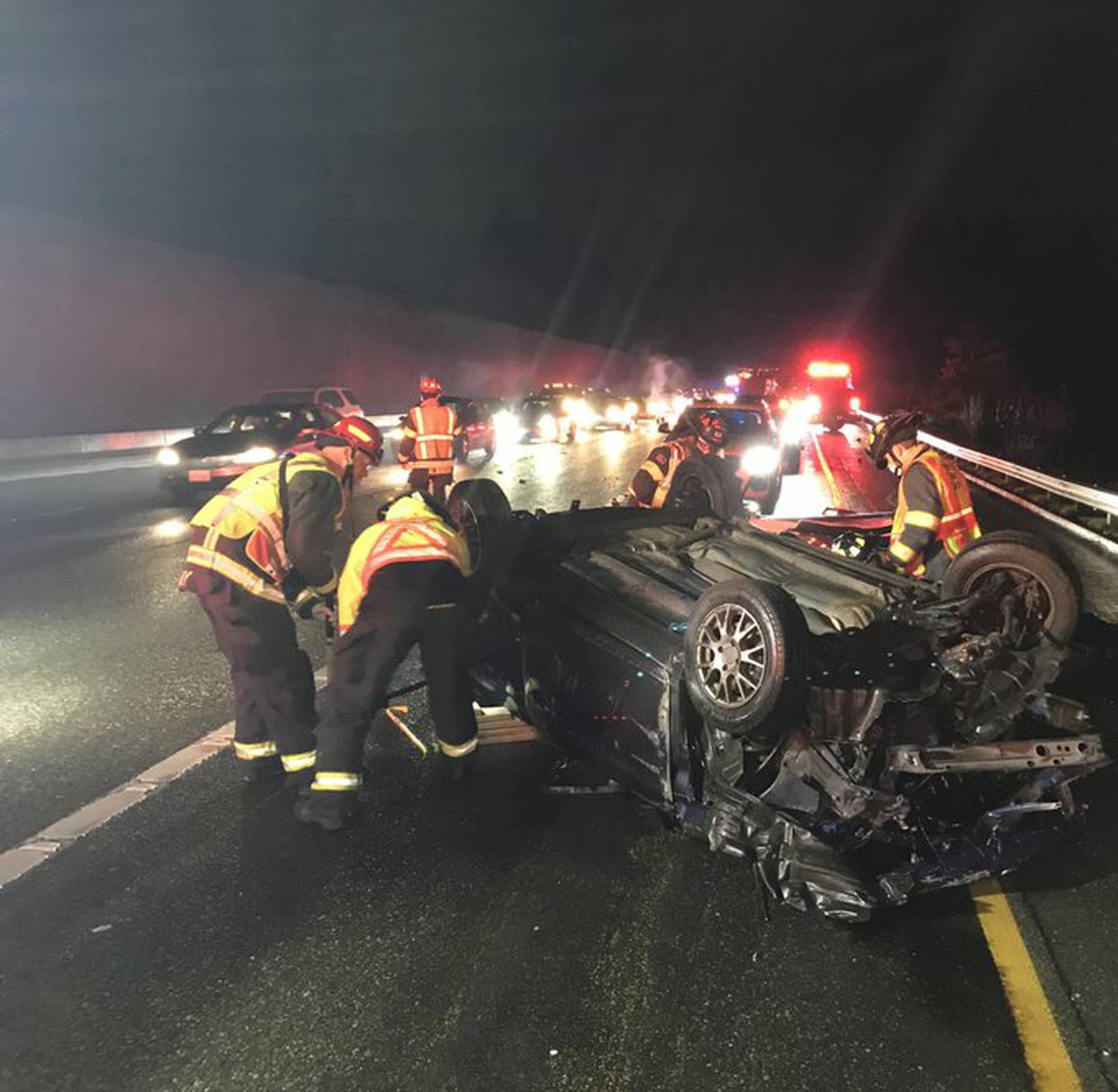 1 dead in rollover crash on I5 in Everett, troopers say KIRO 7 News
