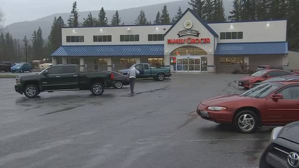Suspect in custody following hostage situation at Gold Bar grocery store