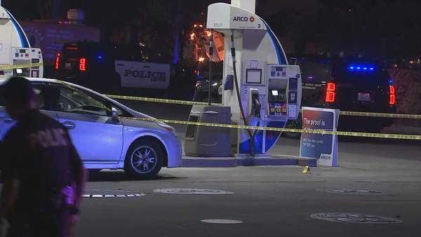 VIDEO: 2 men injured in drive-by shooting in Renton