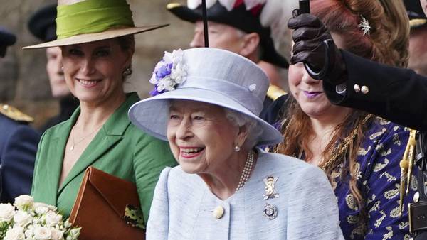 Photos: Queen Elizabeth II, royals visit Scotland