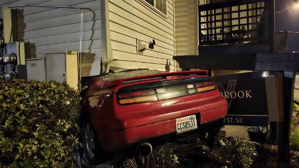 At least 3 units displaced after car crashes into Everett apartment