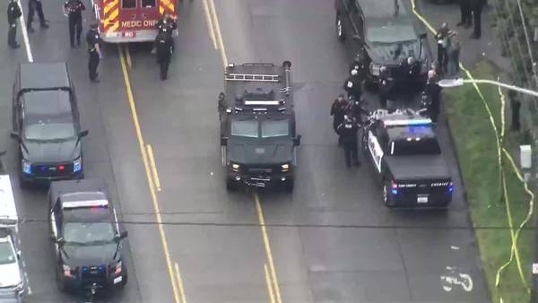 RAW: Chopper 7 over scene of standoff after King County detective's shooting