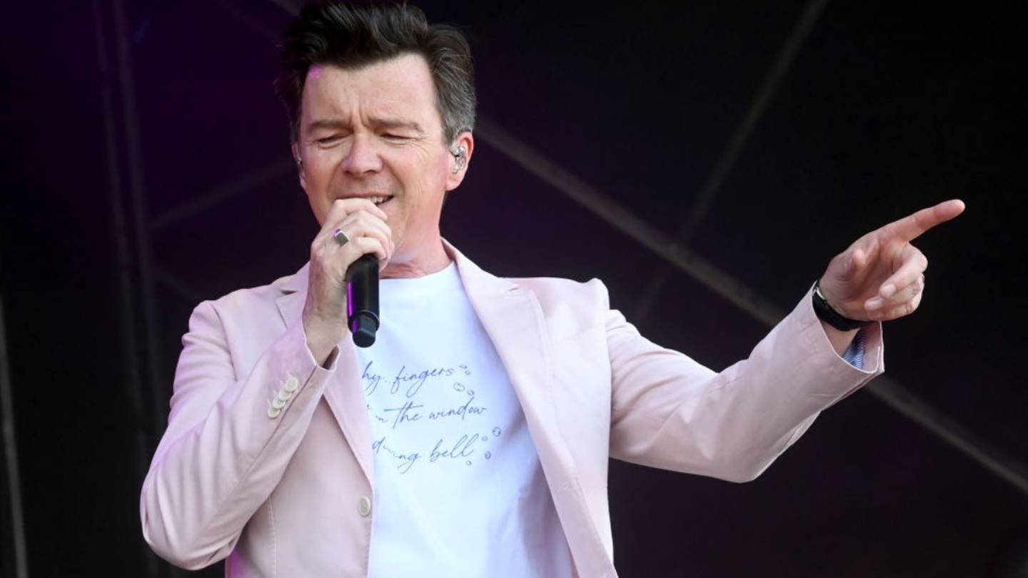 Never Gonna Give You Up' singer Rick Astley rickrolls TikTok, scores  millions of views - ABC News