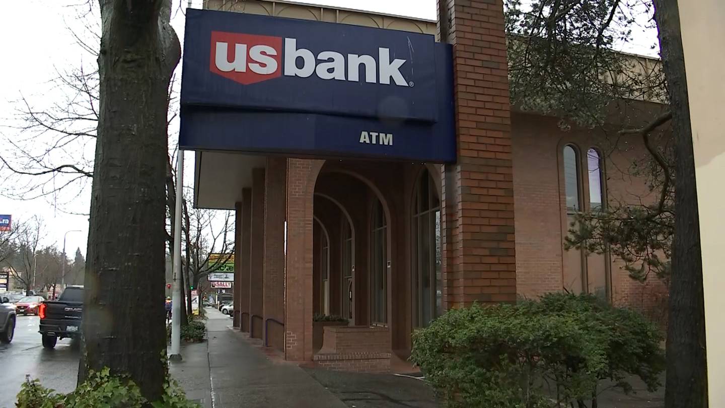 西雅图警方在Northgate地区搜寻银行抢劫嫌疑犯