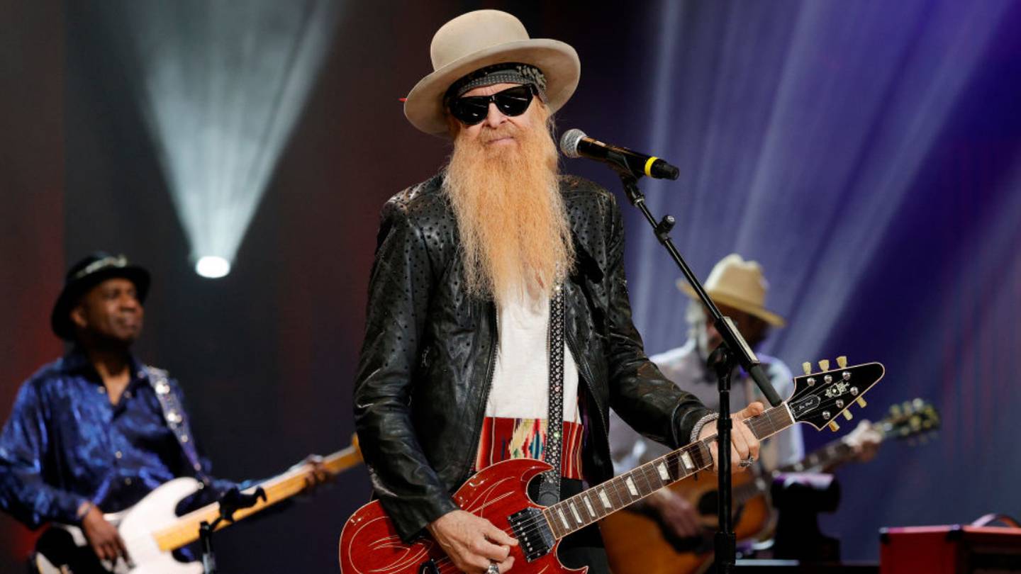 ZZ Top's Billy Gibbons stops at Walmart in Pennsylvania before concert