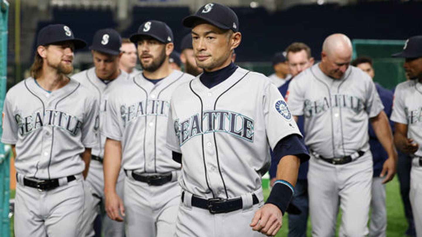 Ichiro cheered at Tokyo Dome, Mariners top A's 9-7 in opener