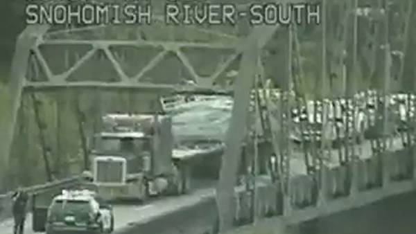 RAW: Oversized truck gets stuck colliding with Everett bridge