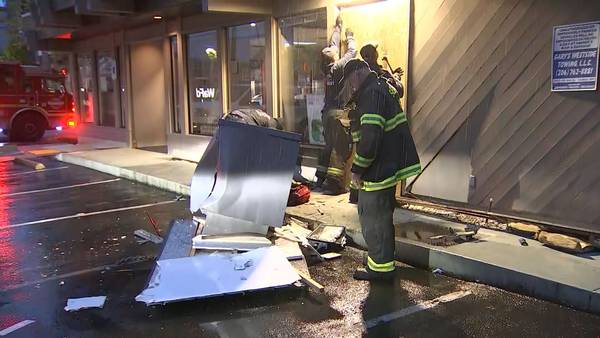 Thieves in truck detach ATM from Seattle bank, but leave it behind