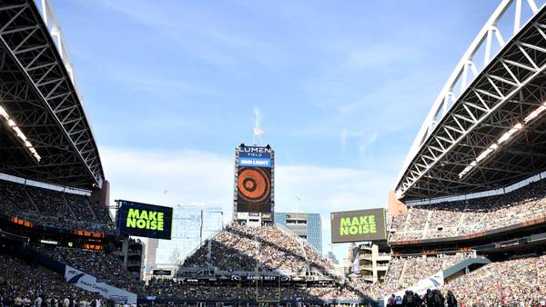 VIDEO: Huskies, Seahawks games paused after drones fly over stadiums