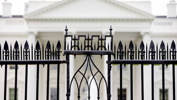 Driver dies after crashing into White House perimeter gate, Secret Service says