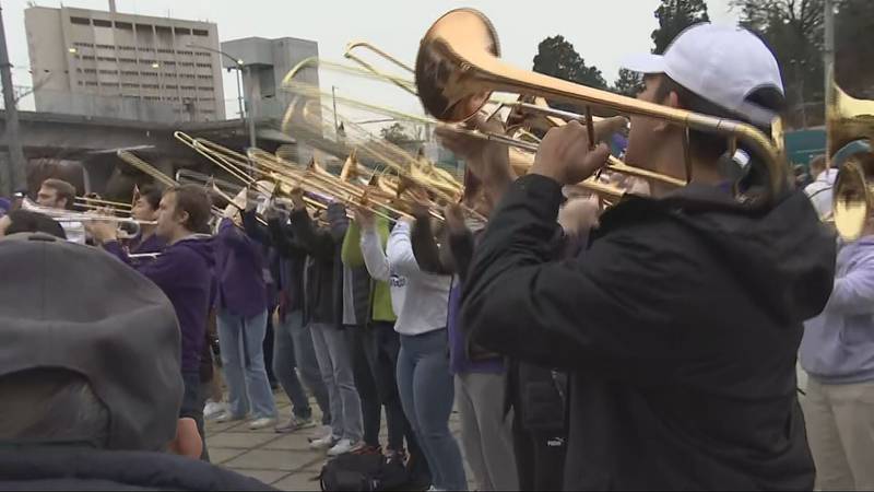 Fans show out in force to send the Huskies off