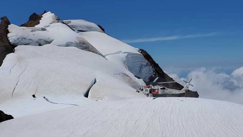 NAS Whidbey Island Search and Rescue crew on Mt. Baker