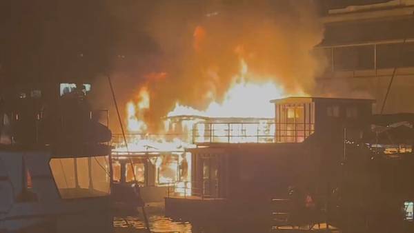 VIDEO: 2-alarm houseboat fire erupts on Lake Union