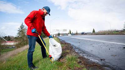 Puyallup Mayor joins Pretty Up Puyallup in city cleanups