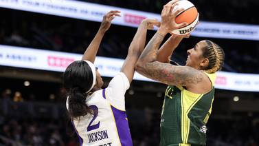 Skylar Diggins-Smith hits clutch free throws and Storm edge Sparks 90-87