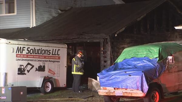 Fire engulfs garage in Lynnwood; heat damages home next door