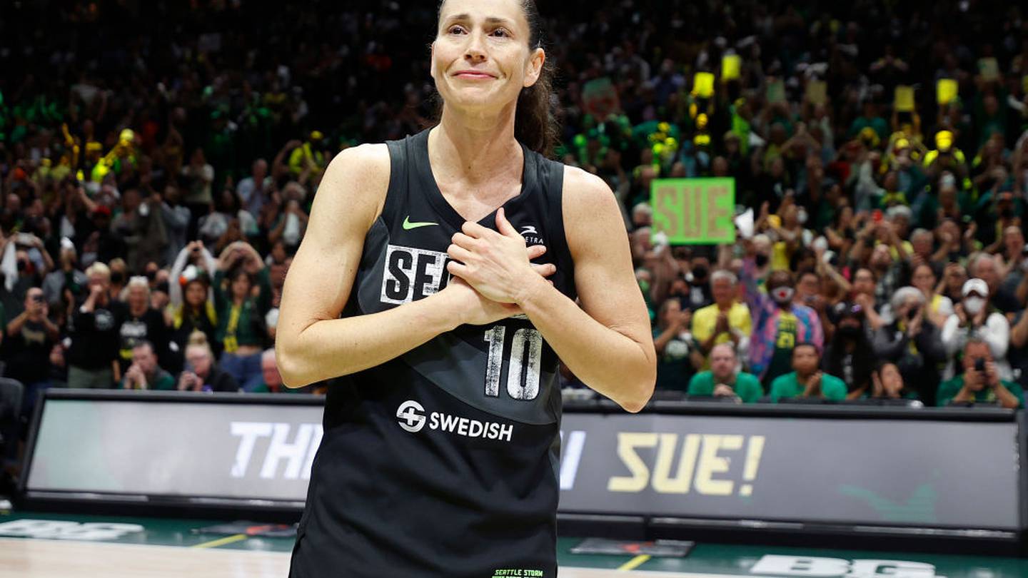 Milieuvriendelijk Daar Kinderachtig Sue Bird becomes second player in franchise history to have their jersey  number retired – KIRO 7 News Seattle