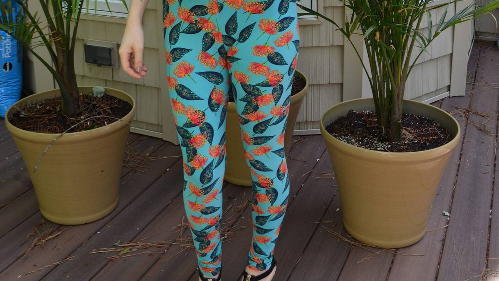 Customers Calling Out LulaRoe Leggings for Having Poor Quality Fabric