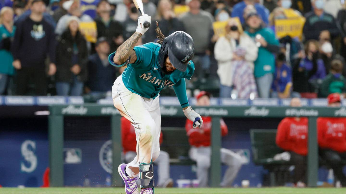 Angels deliver blow to Mariners' playoff hopes with 2-1 win