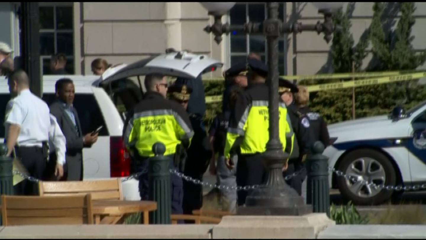 Police Fire Shots On Us Capitol Grounds After Driver Tries To Hit Officers Kiro 7 News Seattle 