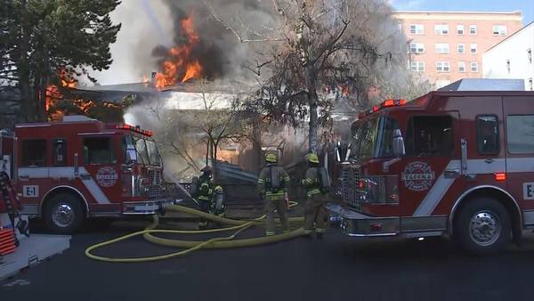 Fire rages at Tacoma building, clogs air with smoke