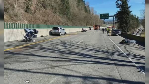 3 people rushed to Harborview after crash involving 9 motorcycles on SR 18 in Auburn