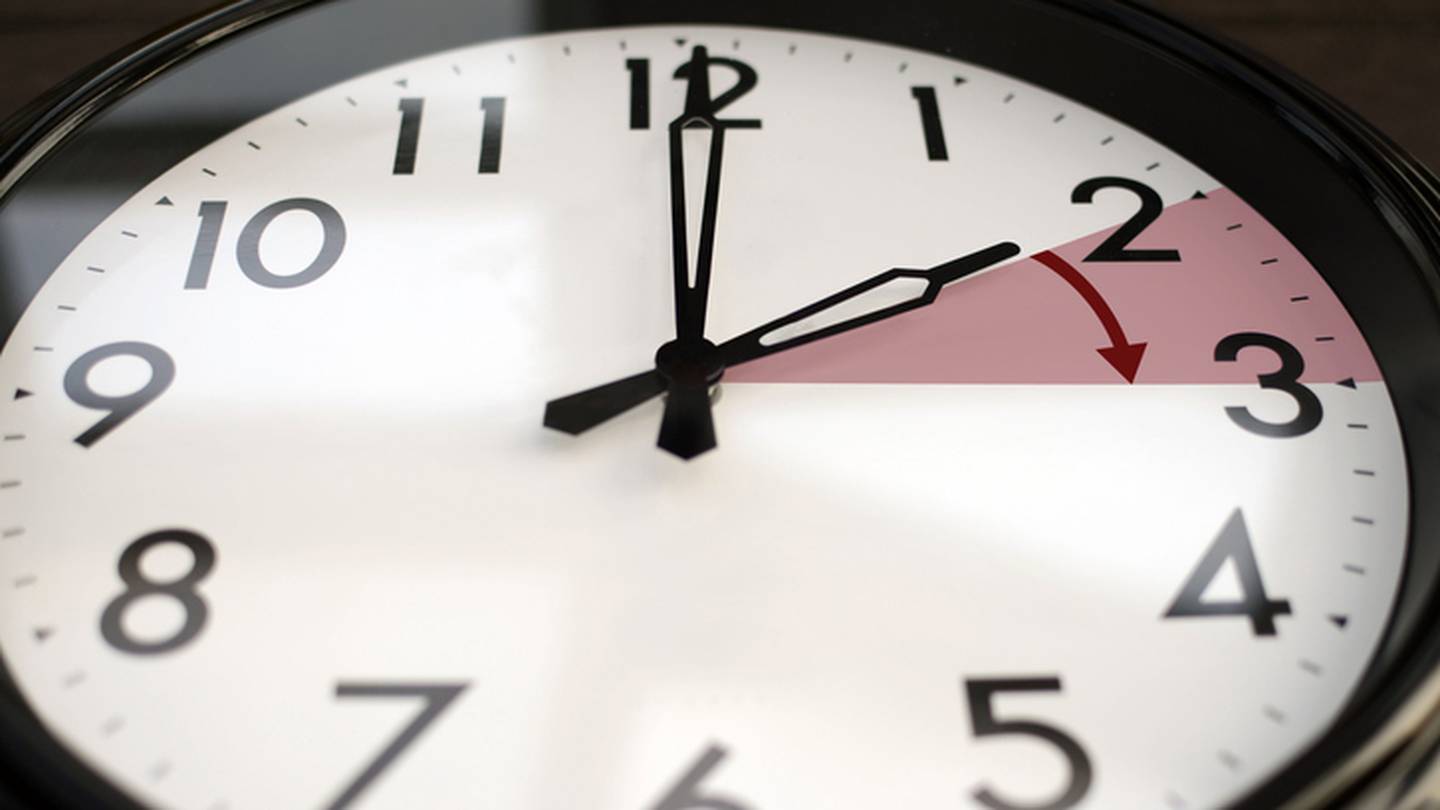 When Does The Time Change? (Daylight Saving Time 2023 Starts March 12) -  Calendarr