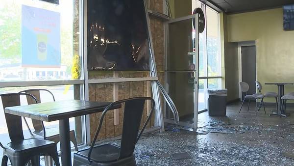 Car crashes into boba tea café in Puyallup, pins patron 