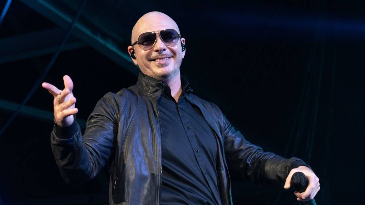 Rapper Pitbull plays bartender at opening of South Florida restaurant ...