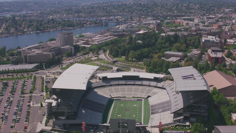 QB Demond Williams Jr. staying with UW