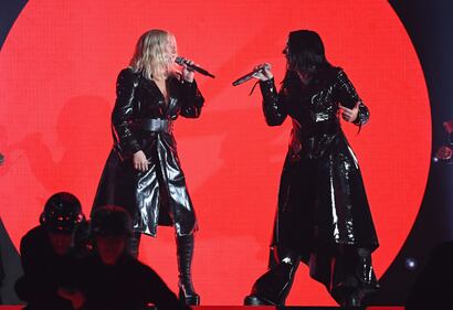 LAS VEGAS, NV - MAY 20: Recording artists Christina Aguilera (L) and Demi Lovato perform onstage during the 2018 Billboard Music Awards at MGM Grand Garden Arena on May 20, 2018 in Las Vegas, Nevada. (Photo by Ethan Miller/Getty Images)