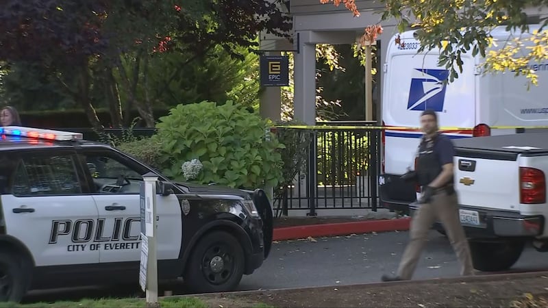 Everett postal worker shot outside apartment complex, package driver in custody