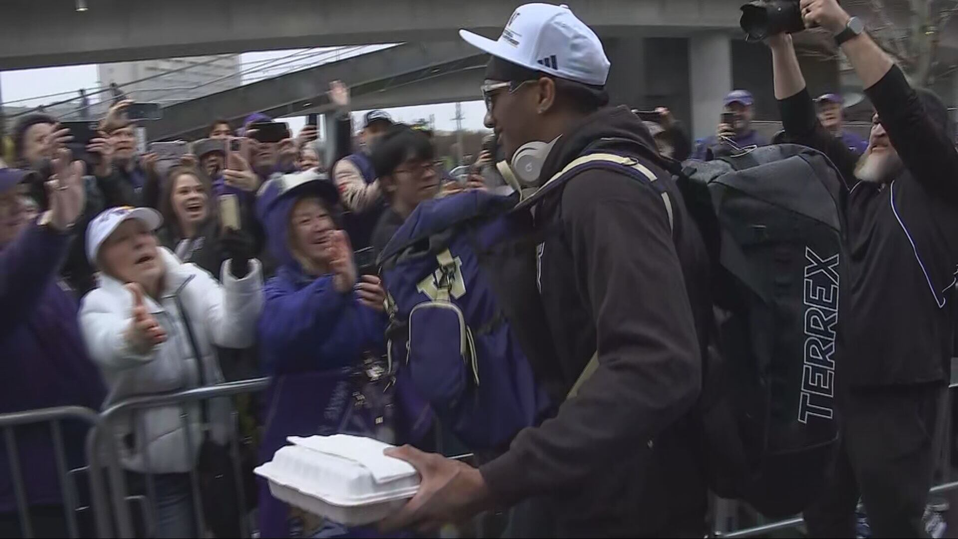 Fans show out in force to send the Huskies off