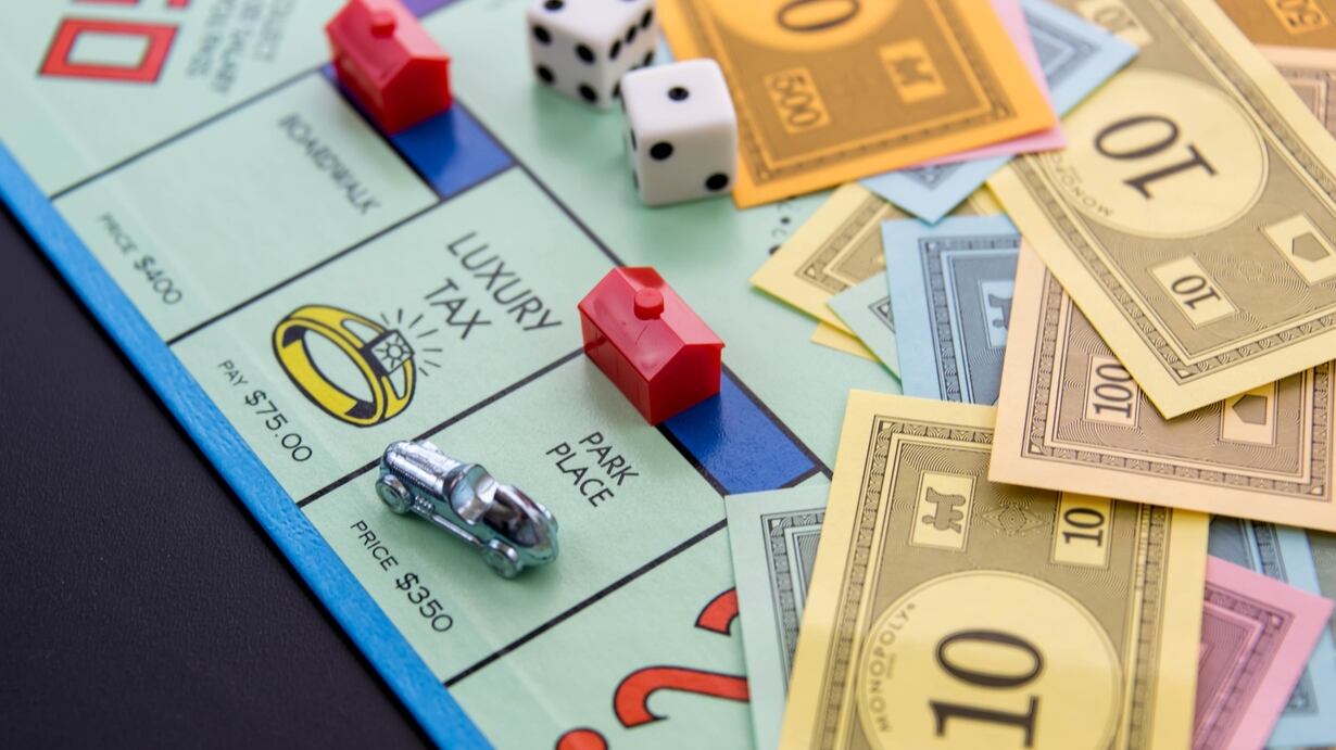 “Barbie” star and producer, Margot Robbie is set to produce a “Monopoly’ movie with Hasbro and Lionsgate.