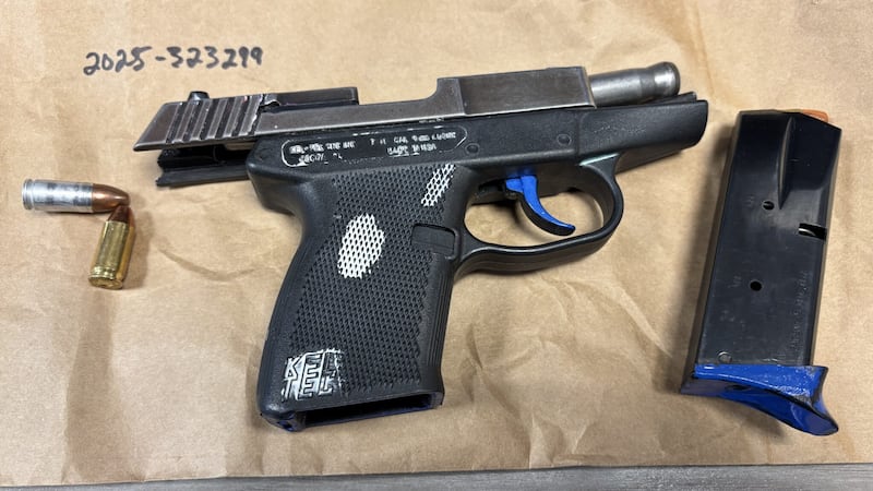 Seattle police arrest multi-convicted felon carrying stolen gun thanks to 911 text