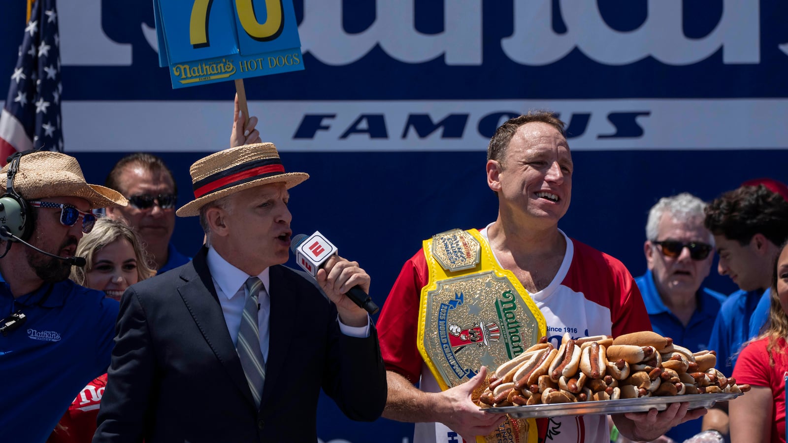 Joey Chestnut reclaims title in Nathan's Famous hot dog eating contest