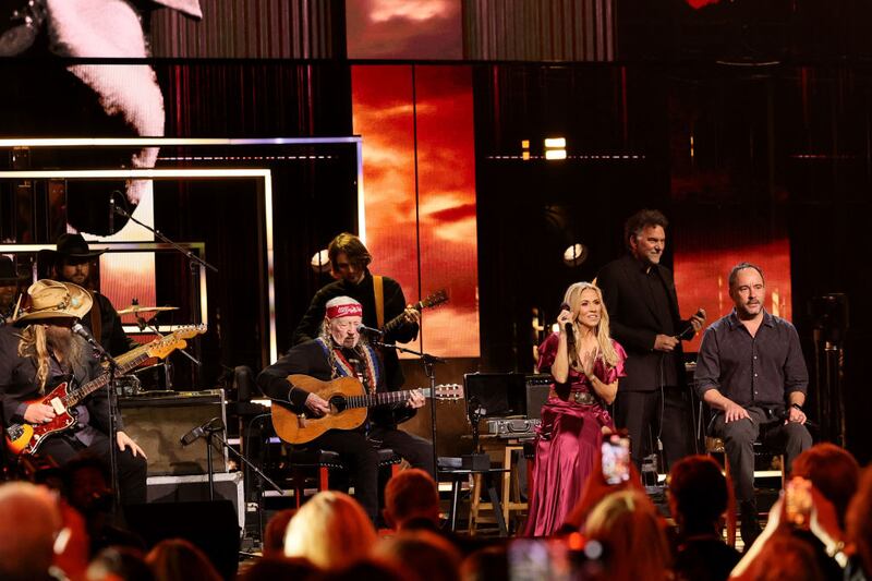 NEW YORK, NEW YORK - NOVEMBER 03: (L-R) Chris Stapleton, Willie Nelson, Sheryl Crow and Dave Matthews perform onstage during the 38th Annual Rock & Roll Hall Of Fame Induction Ceremony at Barclays Center on November 03, 2023 in New York City. (Photo by Theo Wargo/Getty Images for The Rock and Roll Hall of Fame )