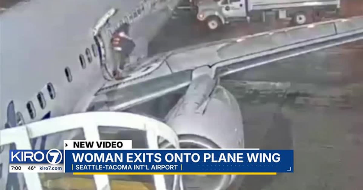 New video displays passenger stepping onto wing of Alaska jet after leaving via emergency go out New video displays passenger stepping onto wing of Alaska jet after leaving via emergency go out