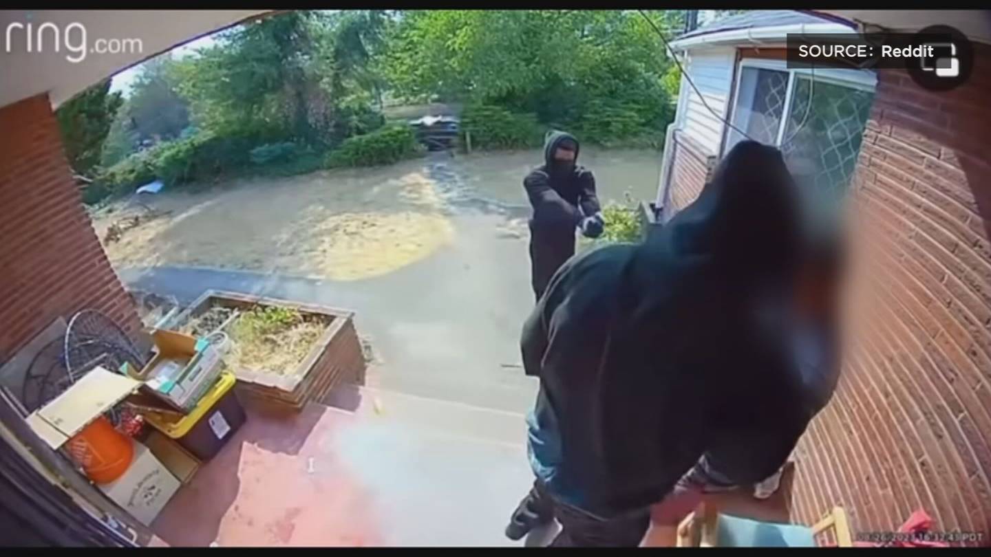 新视频显示西雅图一名男子遭到抢劫者伏击和使用电击枪攻击