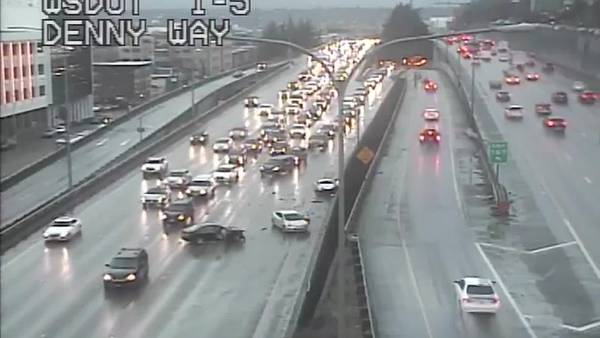 Multiple-car collision blocks lanes of northbound I-5 in Seattle