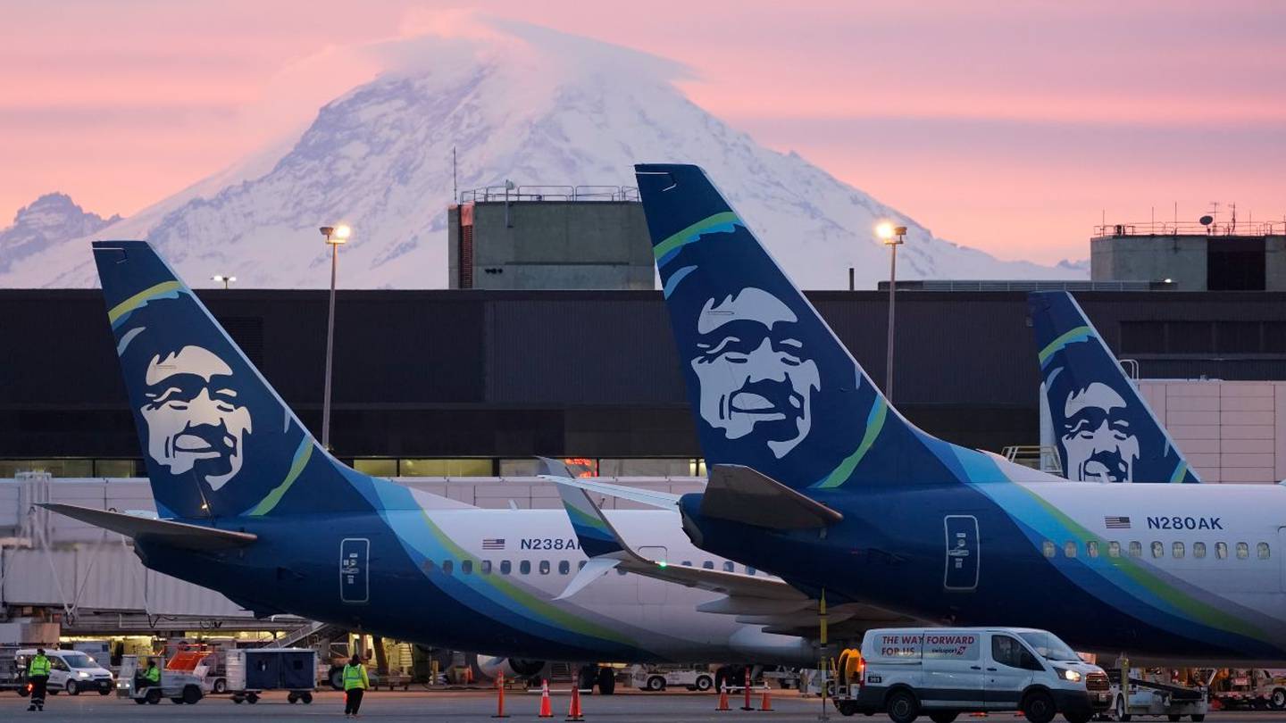 Alaska Airlines cancels more than 120 flights and warns of possible weekend disruptions – KIRO 7 News Seattle