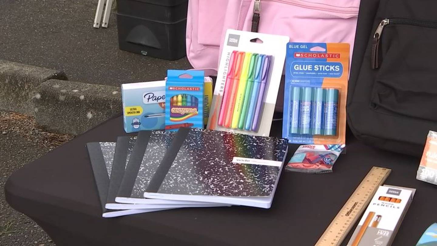 Backpack giveaway helps hundreds of students