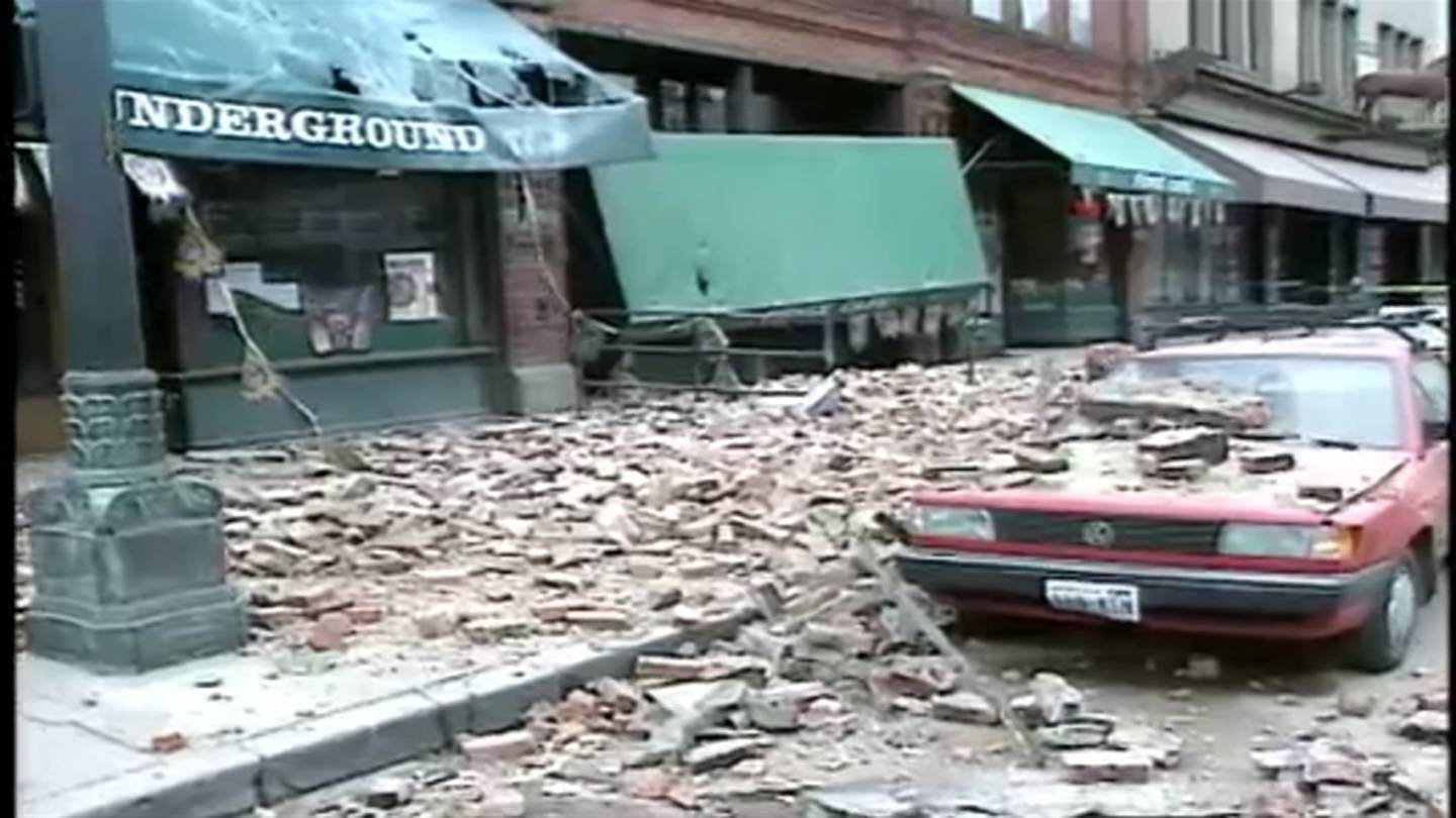 周三标志着尼斯瓦利地震发生23周年