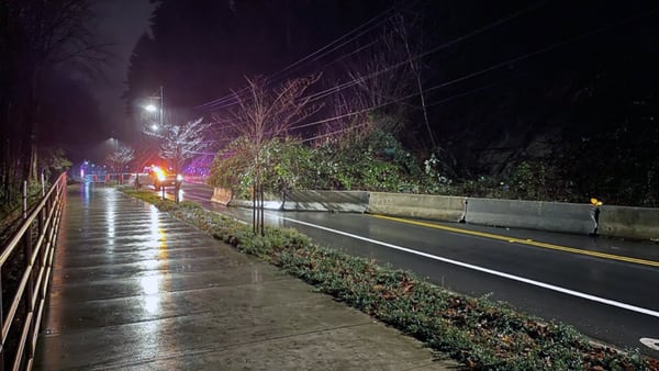 Slide closes road in Issaquah