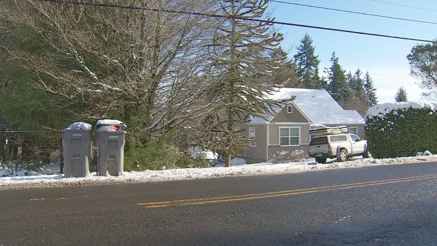 VIDEO Winter weather delays trash pickup in Seattle KIRO 7 News Seattle